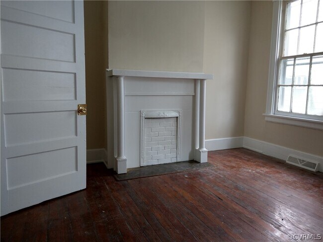 Building Photo - 913 N 35th St