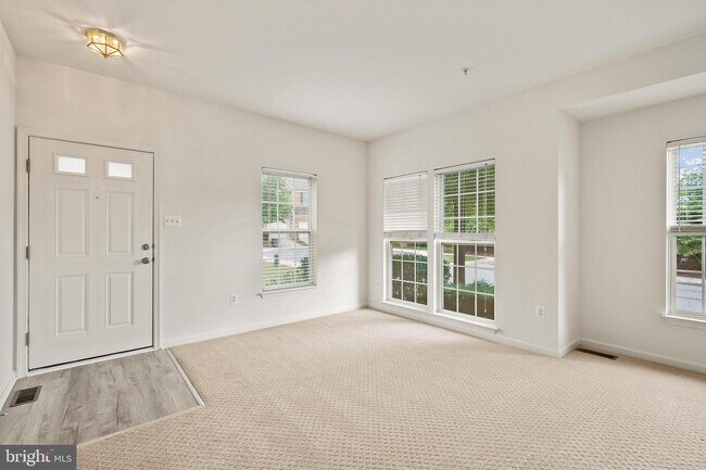 Building Photo - 6391 Stockbridge Overlook Ct
