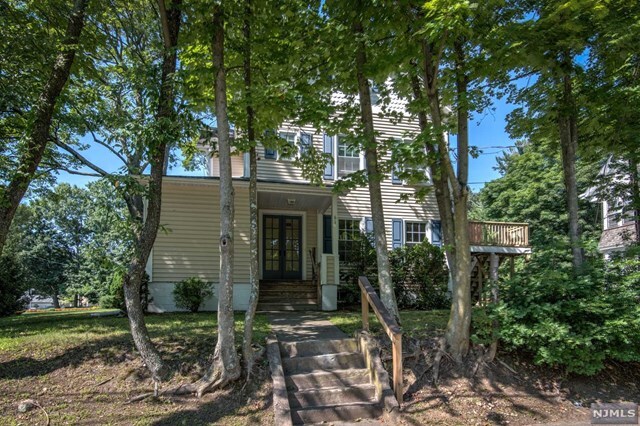 Primary Photo - 61 Myrtle Ave