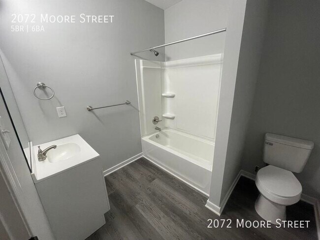 Building Photo - 1 MONTH FREE or reduced monthly rent!!  Ne...