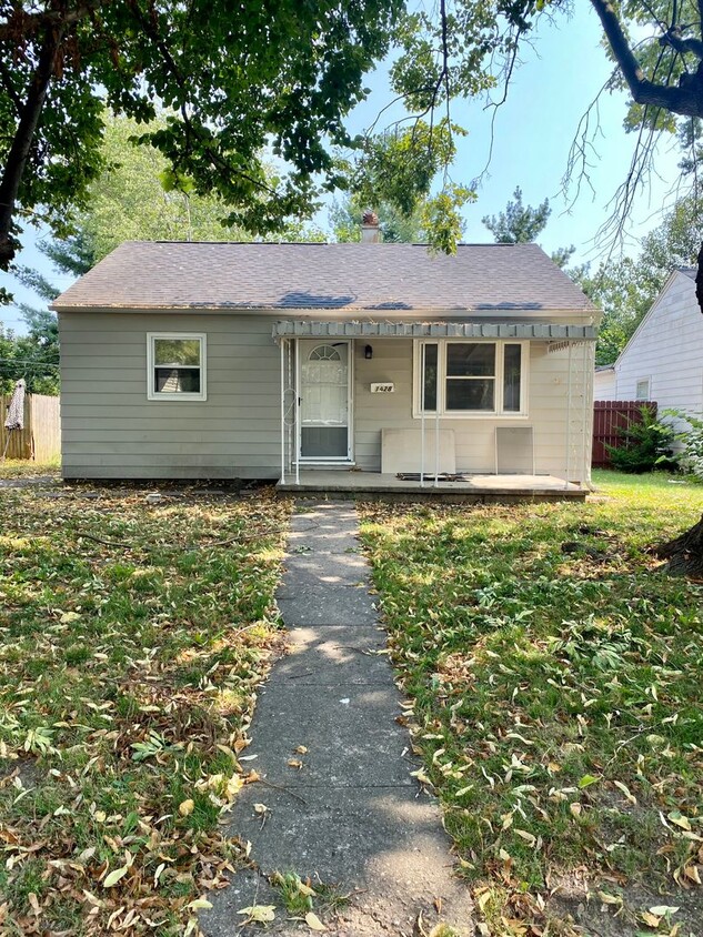 Primary Photo - Charming 2 Bedroom House