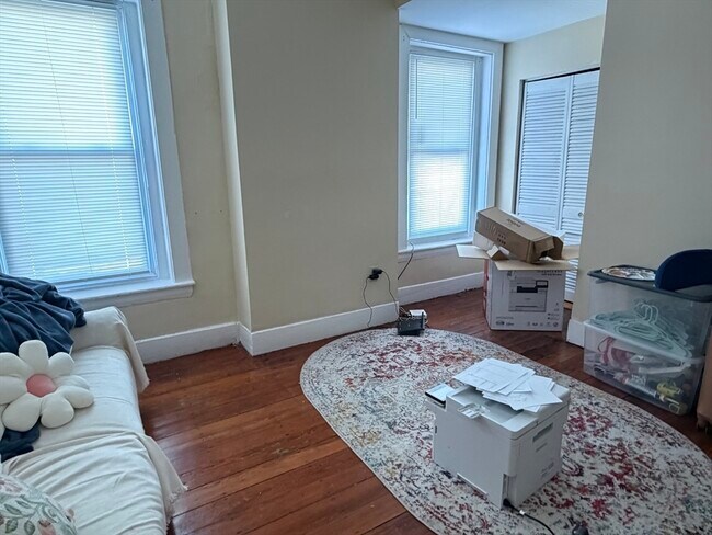 Foto del edificio - 227 Roxbury St