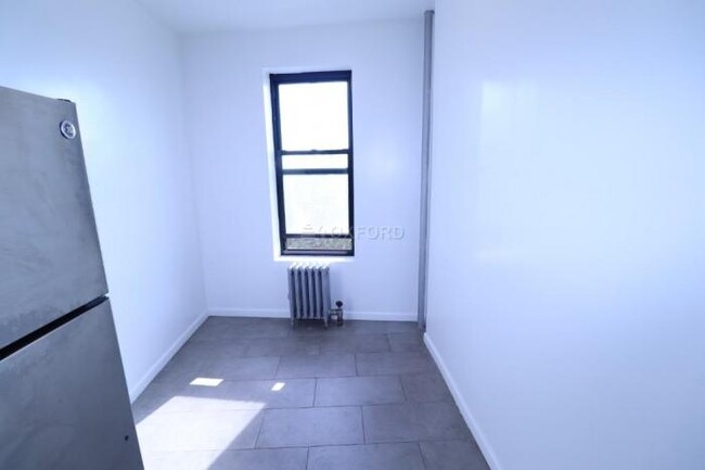 Foto del edificio - 2 bedroom in Queens NY 11354