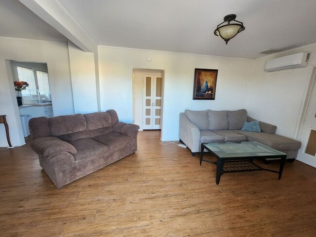 Foto del edificio - Coming Soon! Furnished One Bedroom with Bonus Room for Extra Space