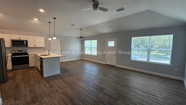 Building Photo - 1978 Solomon St