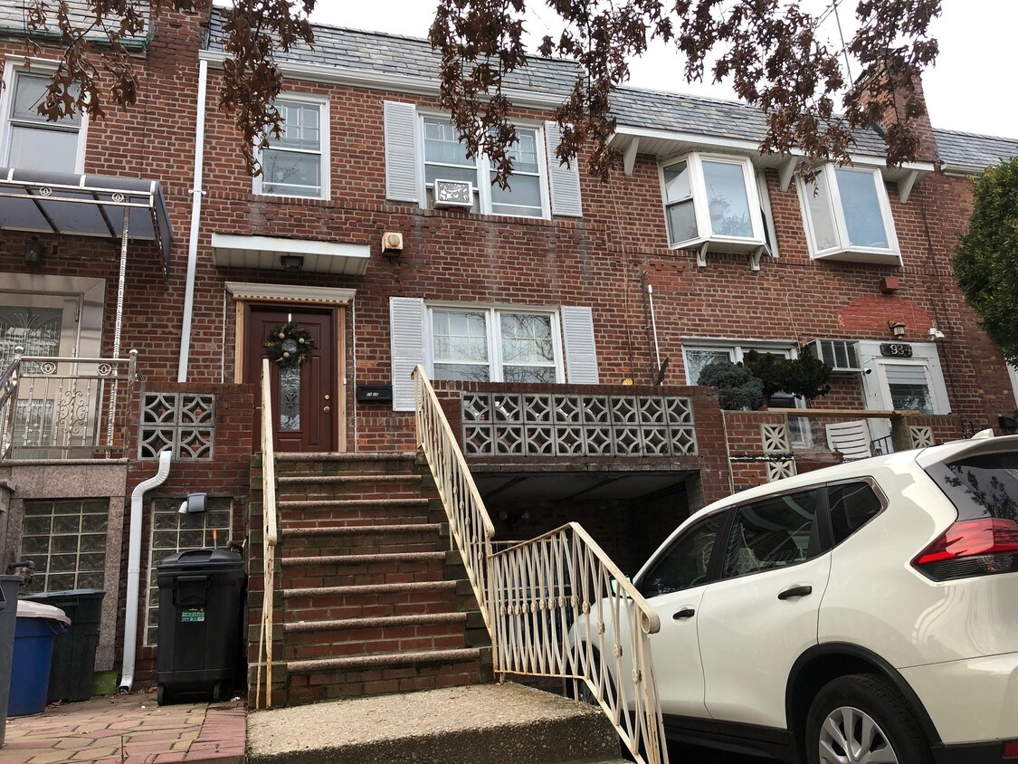 6936 175th St, Queens, NY 11365 Townhome Rentals in Queens NY