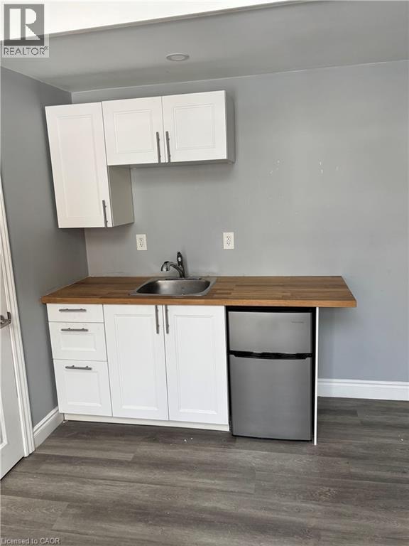 Building Photo - 123 MacNab St S