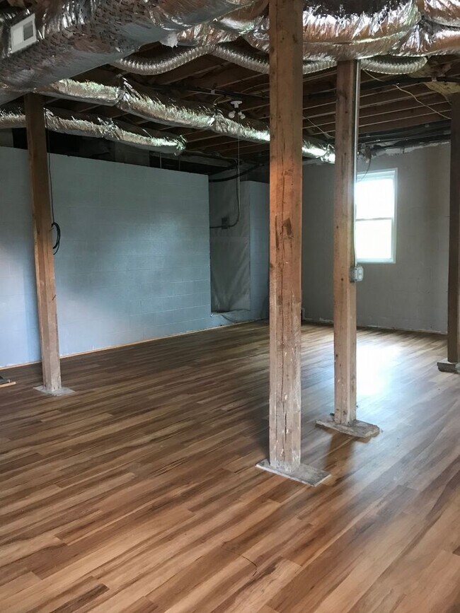 Building Photo - 921 N South Street