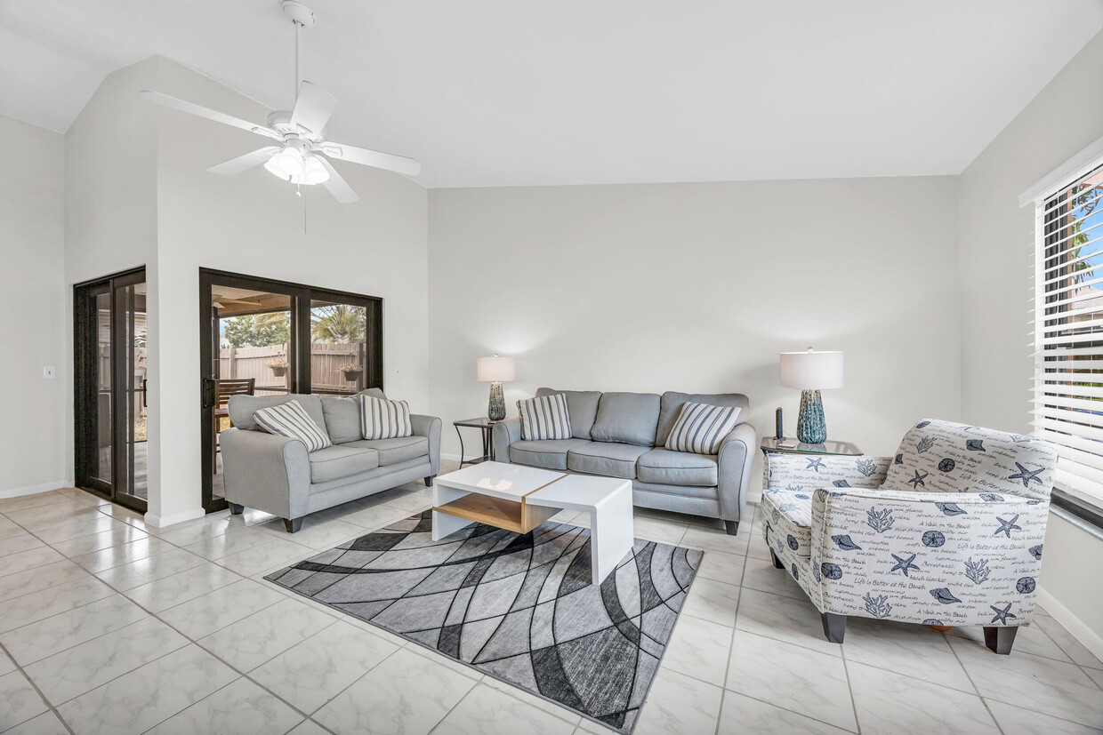 Foto principal - 130 Sherwood Cir