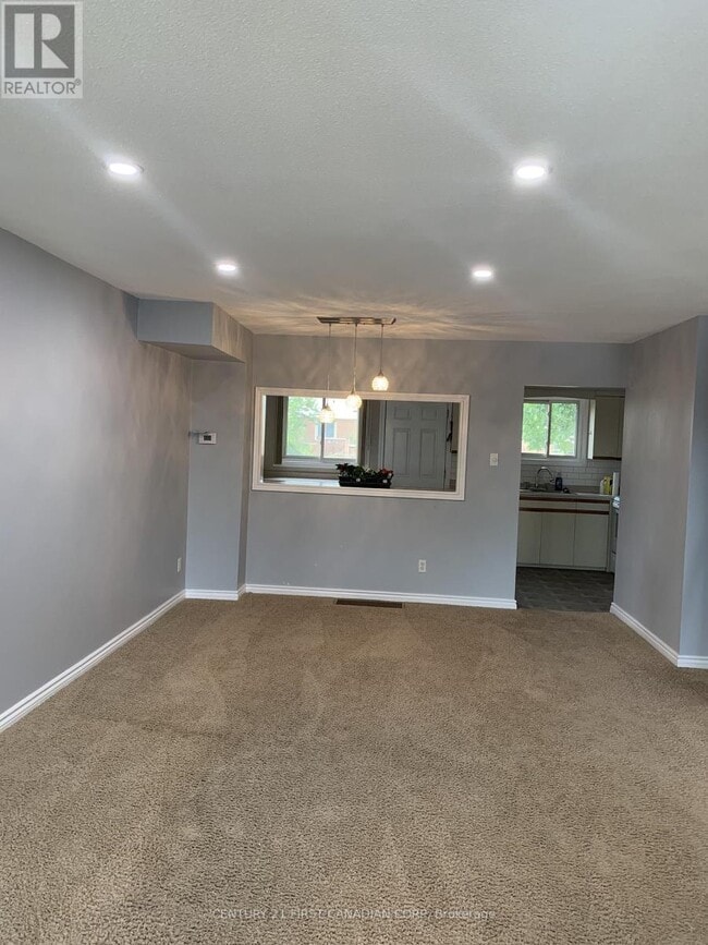 Building Photo - 51 Sholto Dr