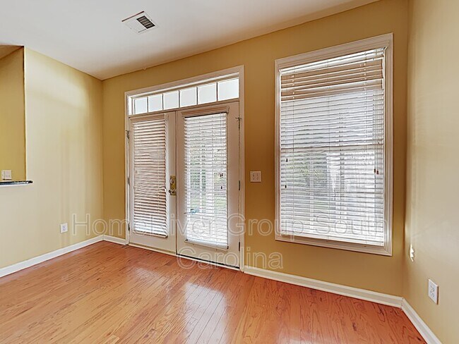 Foto del edificio - 129 Wescott Pl