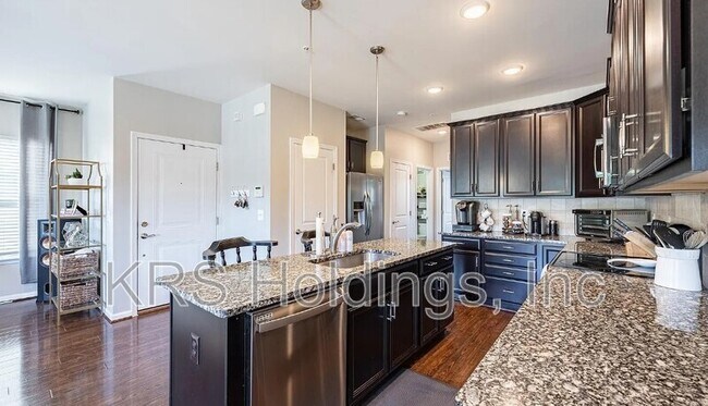 Foto del edificio - 13917 Hollow Wind Way