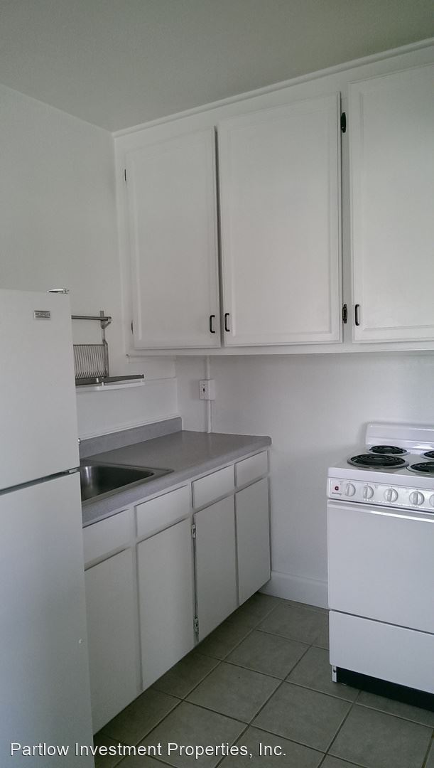 Building Photo - 550 500 E