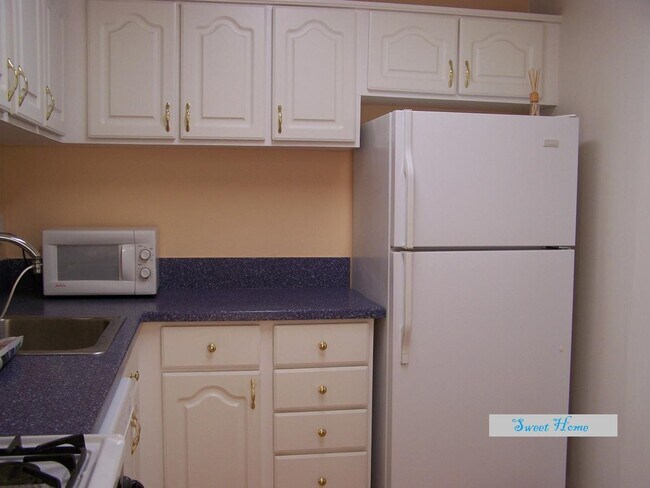 Building Photo - 870 College Pky