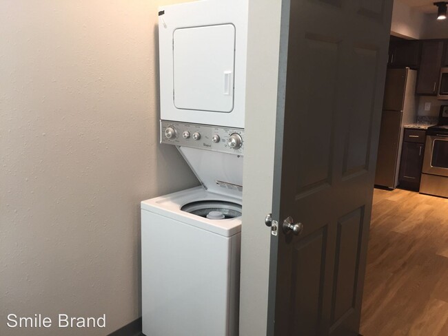 Building Photo - 1 br, 1 bath Room For Rent - 306 E. Clark