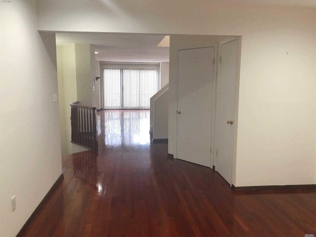 Foto del edificio - 33 Clubside Dr