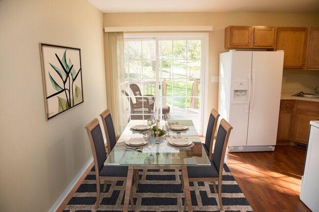 Building Photo - 2680 Beverly Ave