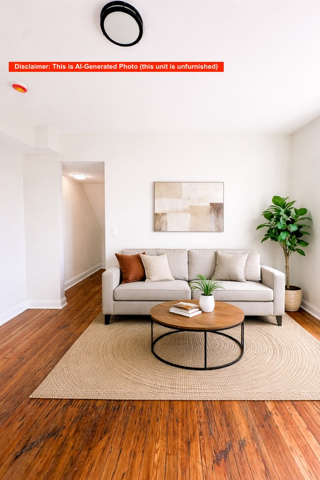 Foto solo de referencia. Este es un apartamento semi-amueblado. Haga clic en "Más" para ver fotos reales. - 2224 Miami St