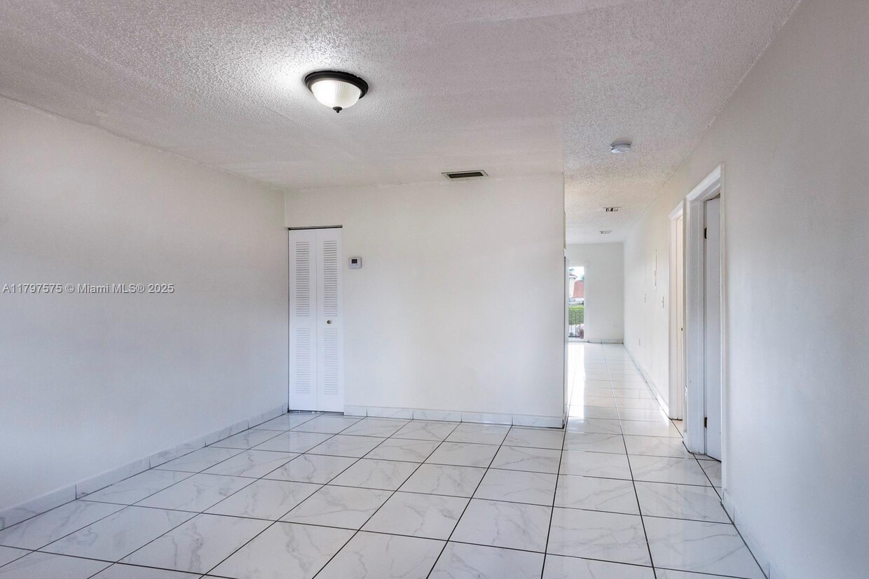 Foto principal - 11491 NW 2nd St