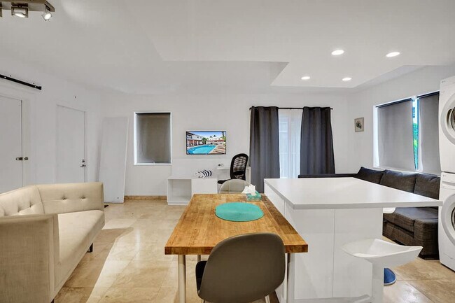 Foto del edificio - 3215 NE 7th St