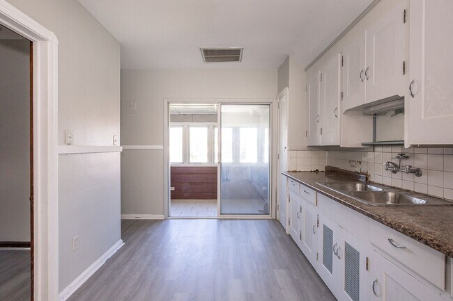 Foto del edificio - 4120 Trowbridge Ave