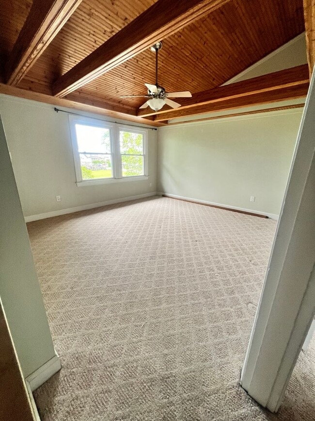 Building Photo - Downtown Condo/Townhouse with Water View