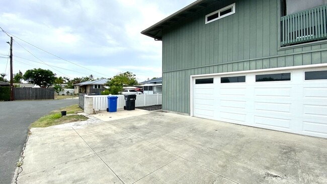 Building Photo - 108 Maluniu Ave