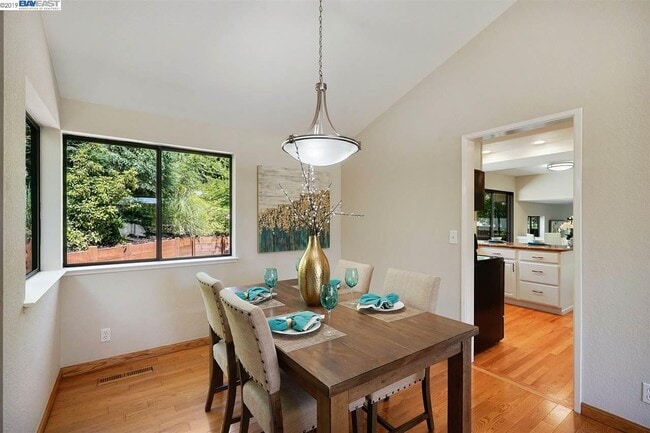 Building Photo - 5977 Skyfarm Dr