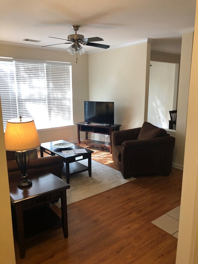 Foto del edificio - 920 Belle Point Dr