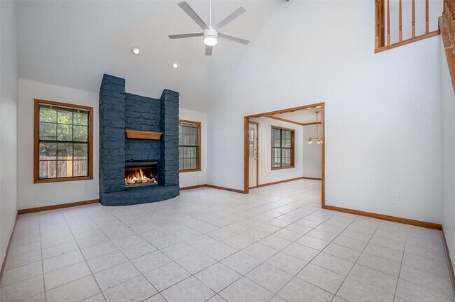 Building Photo - 2102 Boxwood Path