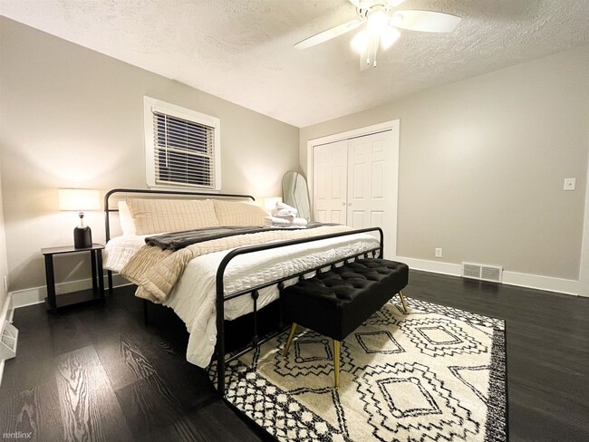 Building Photo - 3 br, 2.5 bath House - 2614 North 124th Ci...