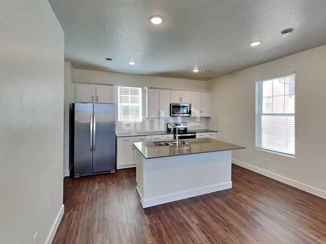 Foto del edificio - 11022 S Trocadero Ave