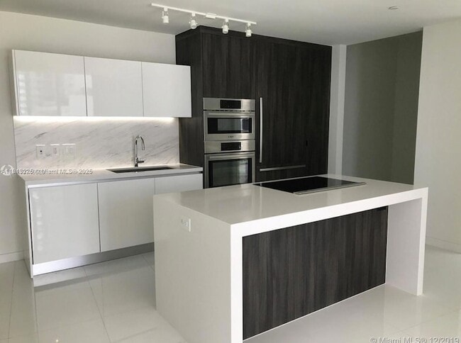 Foto del edificio - 851 NE 1st Ave