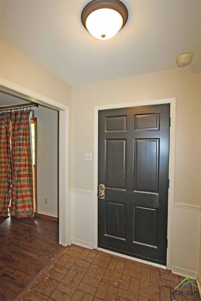 Building Photo - 2810 Roanoke Ln