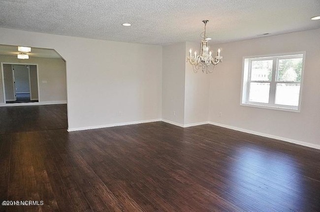 Building Photo - 119 Investment Ln