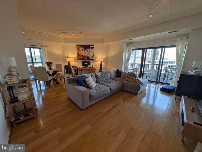 Foto del edificio - 1600 N Oak St