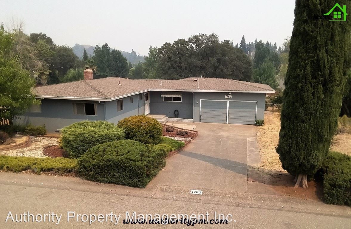 Primary Photo - 3 br, 2 bath House - 1703 Ridge Dr.