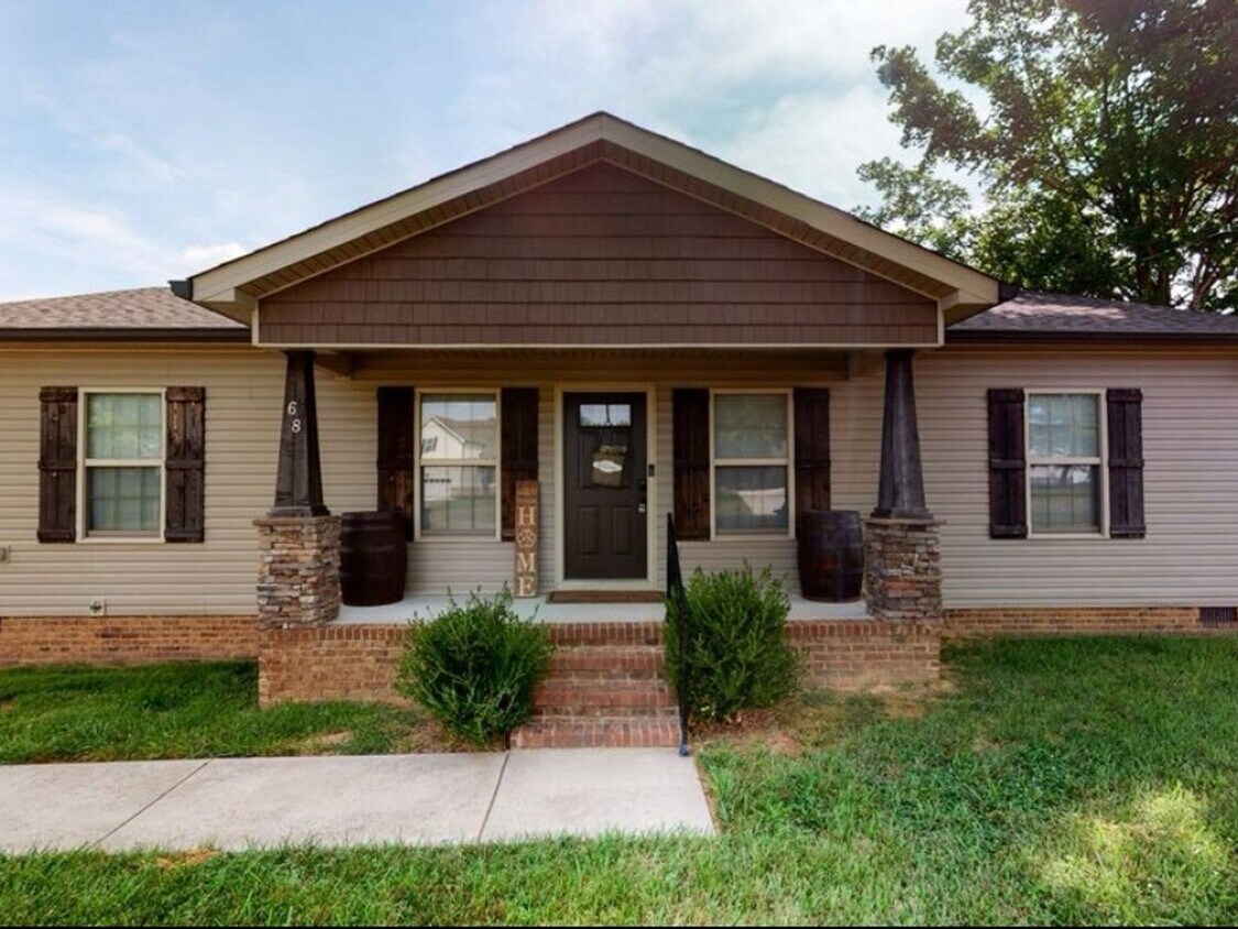 Primary Photo - 3 Bedroom Single Family Home in Beechgrove