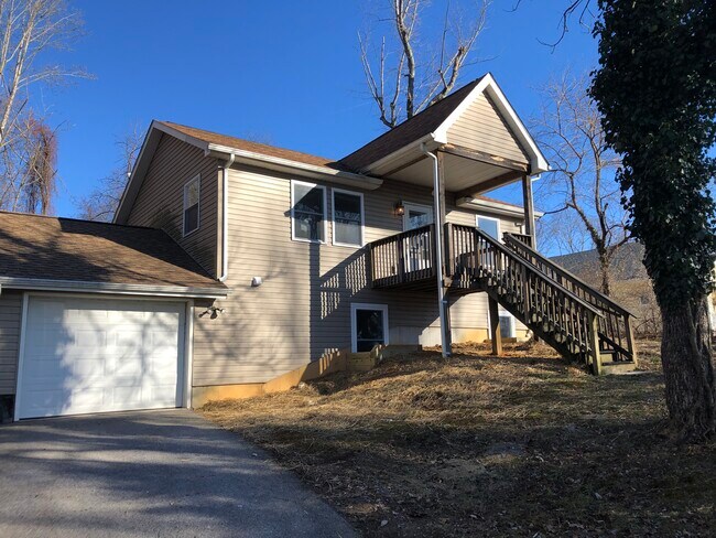 Frente de la casa - 1503 Grissom Ln