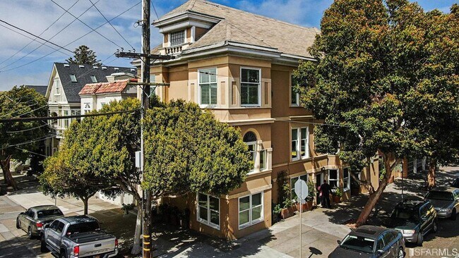 Building Photo - 862 Shrader St