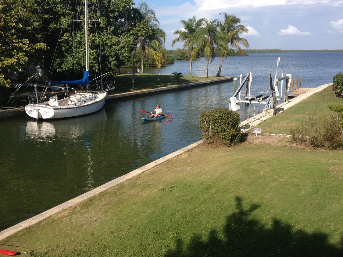 Waterfront with free dock - 269 Driftwood Ln
