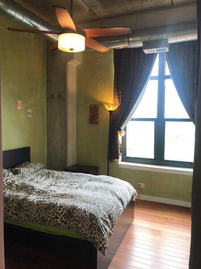 Foto del edificio - 833 W 15th Pl