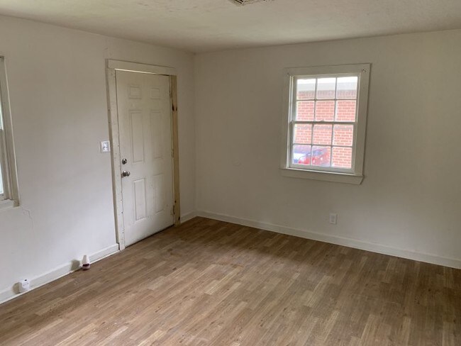 Building Photo - 1006 Anderson Pl