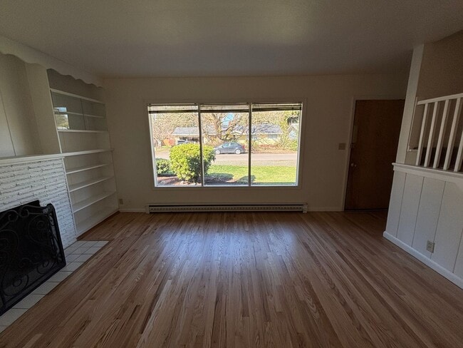 Building Photo - Classic 1940s Home ~ 3 Bed/1.5 Bath ~ Optional 4th Bedroom/Office, Sunken Family Room, Fireplace,...