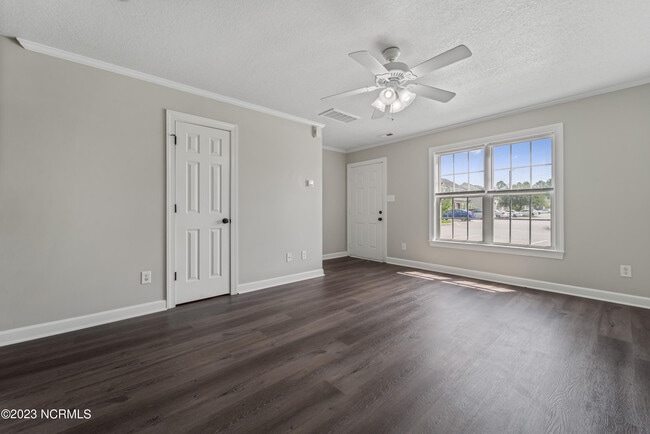 Building Photo - 1102 Springwood Dr