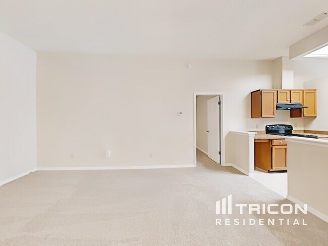 Building Photo - 3251 Deerfield Pointe Dr