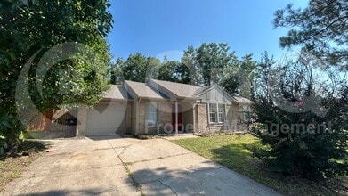 Building Photo - 807 Cavalier Dr