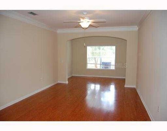 Foto del edificio - Spacious  and nice 2nd floor 2bed/1bath un...