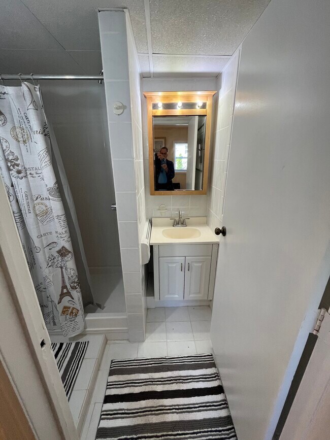 Vanity - 1121 Udall Rd