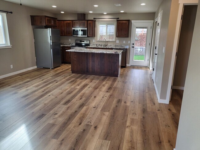 Building Photo - 2 bed 2 bath Home for rent In SW part of G...